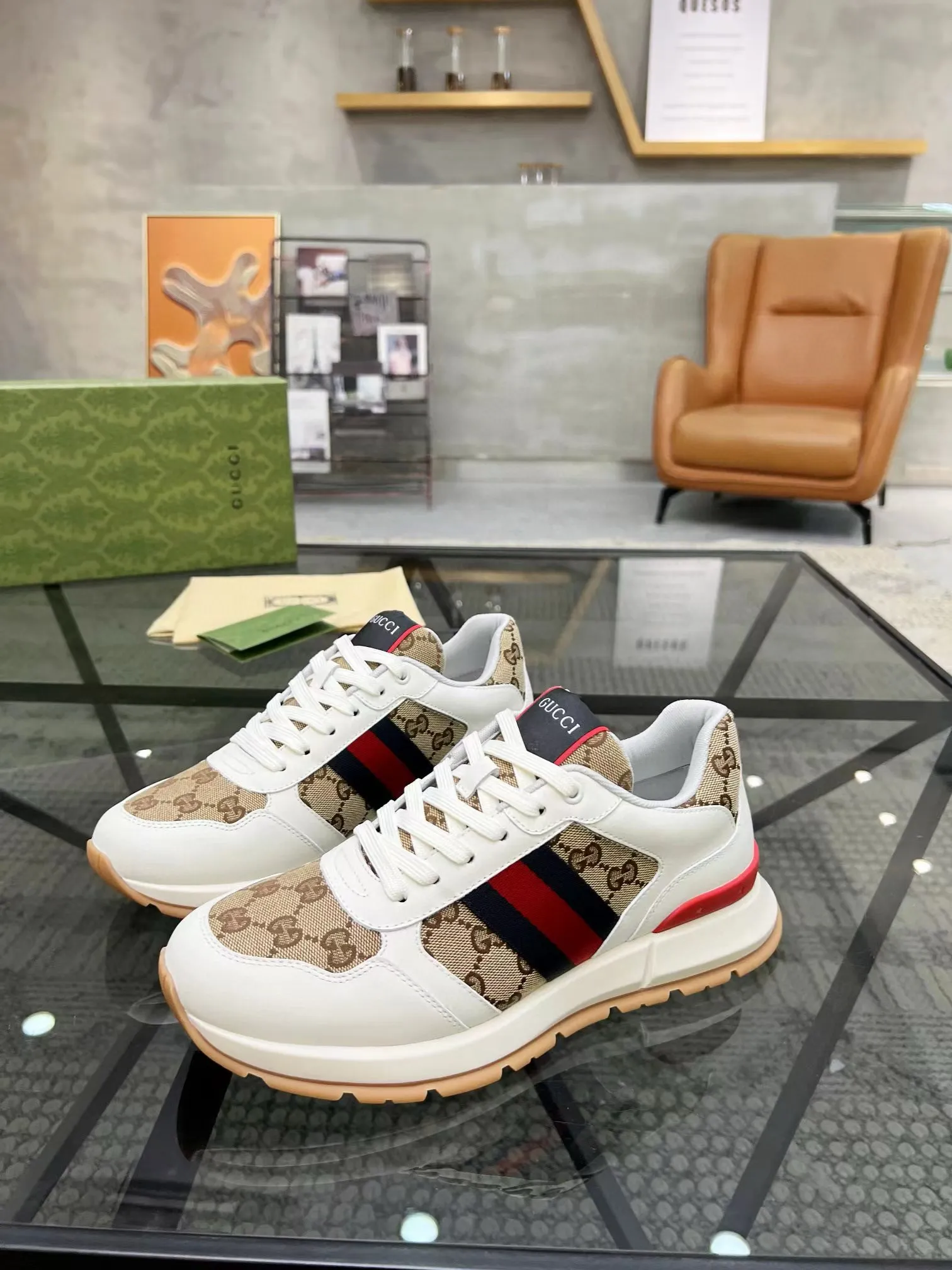 Factory price: 458💰New men's shoes GUCCI [Lightning] latest shoes shipped. Original quality, fashionable, made of special materials, sheepskin lining, brand new packaging. The foot feels super comfortable and the workmanship is impeccable. Size: 38-44, customized 45